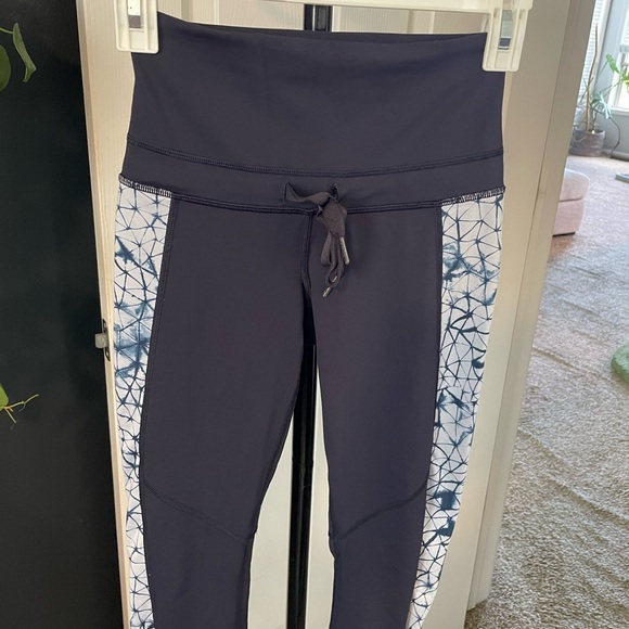Lululemon Retreat 7/8 Pant in Naval Blue / Star Crushed Silver Fox Deep Navy - Picture 7 of 9